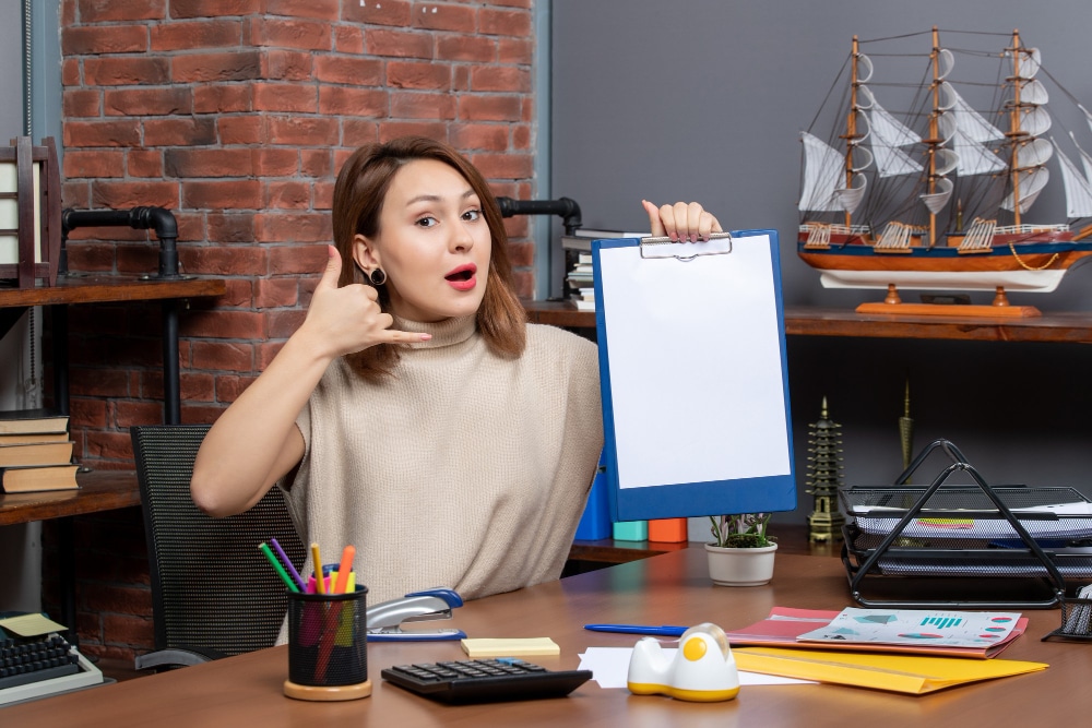 careers woman signing call
