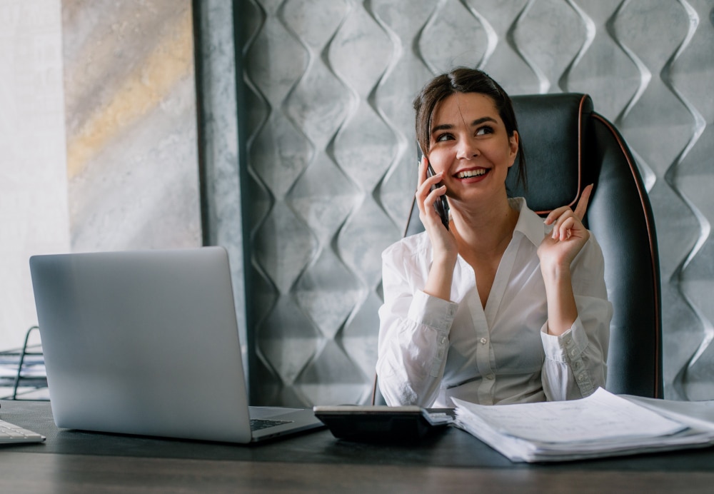 executive assistant and general virtual assistant woman having a call
