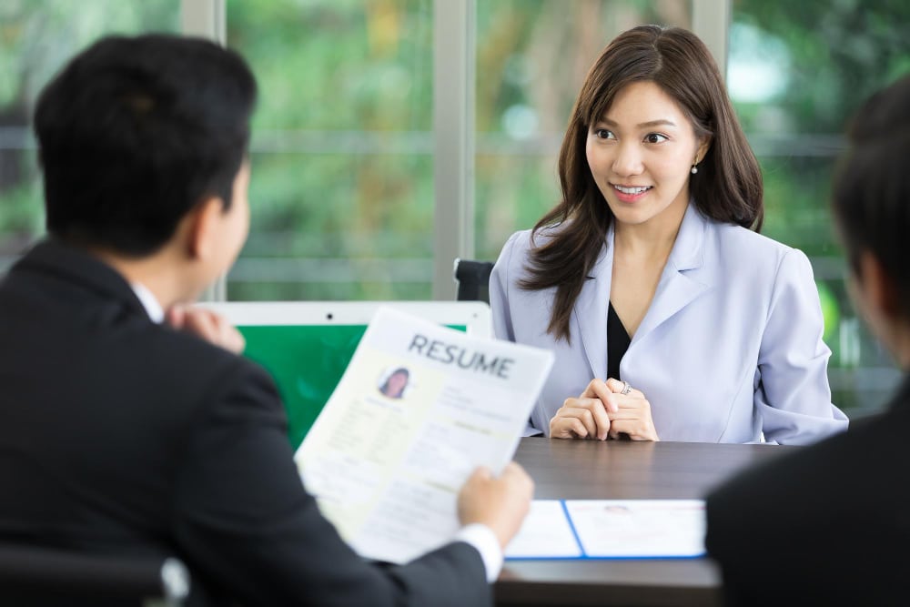hr recruiting specialist woman in front of 2 man