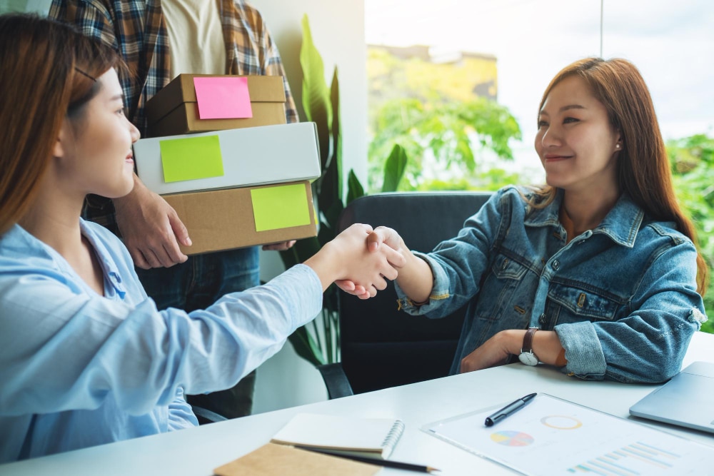 what does good customer service mean to you two woman shake hands