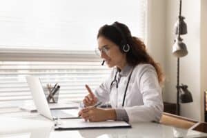 Doctor-online-session-on-Training-&-Onboarding-Virtual-Medical-Assistants-Made-Easy.