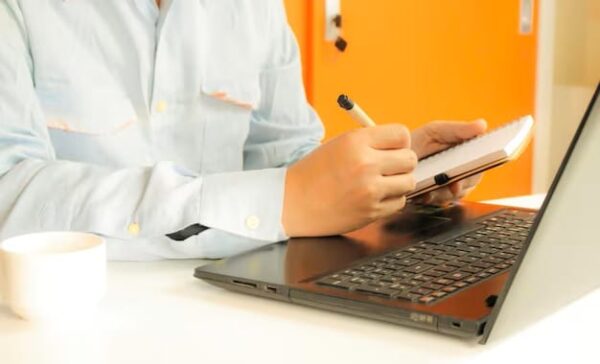 virutal assistant taking notes