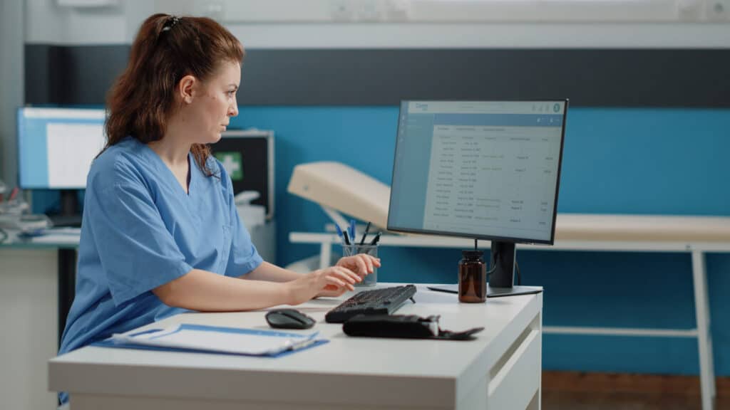 Follow up systems that keep patient appointments displayed on a healthcare worker’s computer during patient consultation and scheduling